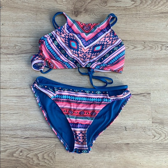 Cute colorful bikini - Picture 1 of 5